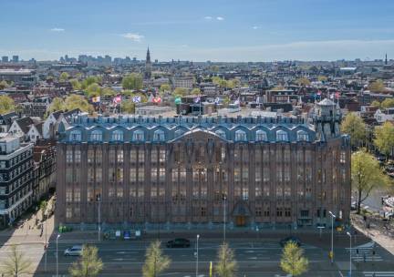 WOW! Overnacht in een DELUXE kamer in het MONUMENTALE Scheepvaarthuis in hartje Amsterdam incl. ontbijt & NS treinretour