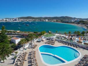 PRIJSSTUNT ????????️Verblijf in een 4*-ADULTS ONLY hotel nabij het strand van San Antonio op Ibiza incl. vlucht en transfer