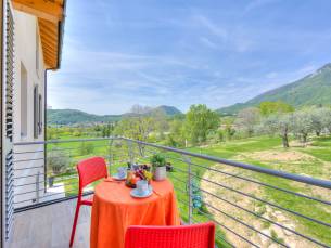 Ricomilla-Ulivo -Balcony, Garden & Priva