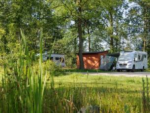 Comfortplaats Priv&eacute; Sanitair met deels verharding