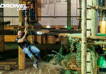 Toegang tot het indoor klimbos (1,5 uur) bij Coronel Events