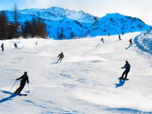 Ervaar de magie van de winter in het prachtige Mayrhofen! ⛷️Hotel op toplocatie in de bergen incl. vlucht, zwembad en sauna o.b.v. halfpension