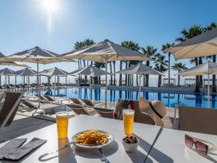 Geniet in een 4*-hotel met wellness en direcht aan het strand van de Costa del Sol incl. vlucht en ontbijt