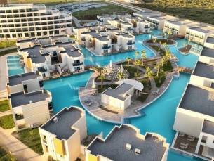Aquasis De Luxe Resort & Spa