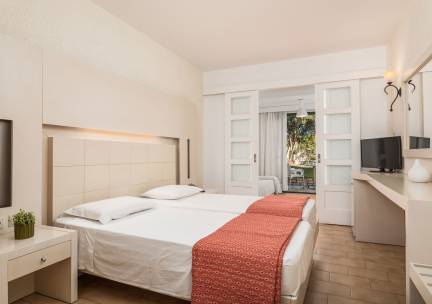 Fly & Go Hydrele Beach & Village