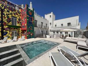 Artmadams Hotel