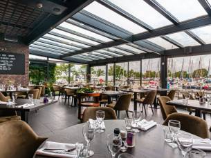 SUPER DEAL! ⚡ 4*-hotel met binnenzwembad & sauna in schilderachtig Lemmer direct aan de haven in Friesland incl. ontbijt + GRATIS parkeren