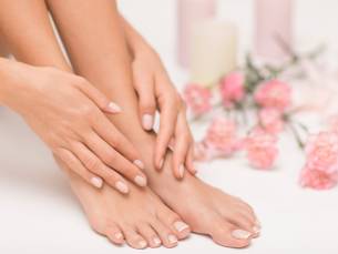 Manicure- en/of pedicurebehandeling + evt. gellak