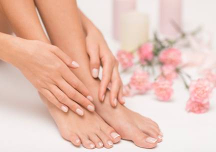 Manicure- en/of pedicurebehandeling + evt. gellak