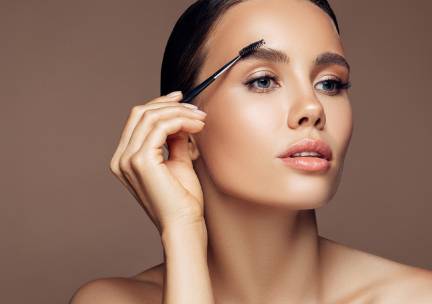 Wenkbrauwbehandeling naar keuze