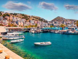 ZOMERSTUNT! ☀️ Fly & drive door Albani&euml;: Prachtige stranden en historische schatten! Incl. hotels, huurauto en ontbijt!