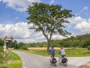 MEGADEAL! ???? Geniet van een fietsvakantie in de natuurrijke omgeving van Drenthe incl. ontbijt, GRATIS parkeren en fietsmagazine met fietsroutes!