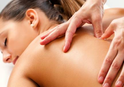 Massage + evt. oorkaarstherapie en hoofdmassage (30 of 45 min)