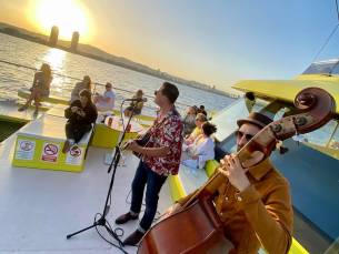 Barcelona-Segeltour bei Sonnenuntergang auf einem Öko-Katamaran
