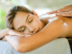 Nek- en schoudermassage + lichaamsscrub (60 min)
