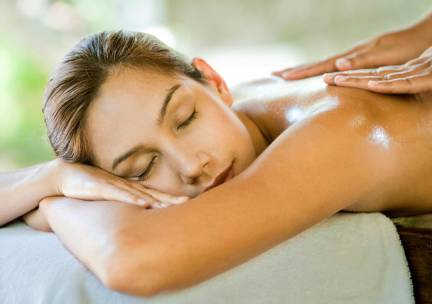 Nek- en schoudermassage + lichaamsscrub (60 min)
