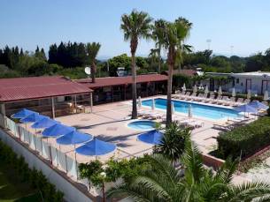 Sandys Studios En Log Villas