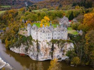 Ervaar het &eacute;chte Ardense leven! ???? Hotel met rustieke elegantie midden in bossen van de Belgische Ardennen vlak bij Rochefort incl. ontbijt en GRATIS parkeren!