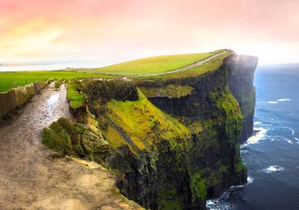 Fly & drive door sprookjesachtig Ierland, incl. vlucht, ontbijt, huurauto en bezoek aan o.a. Kliffen van Moher