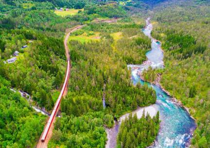 Fly & train van Oslo naar Bergen incl. vlucht, treinreis, ontbijt en fjordencruise