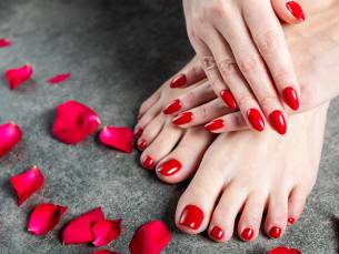 Manicure- en/of pedicurebehandeling + evt. gellak