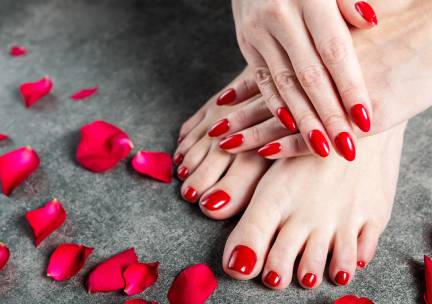 Manicure- en/of pedicurebehandeling + evt. gellak