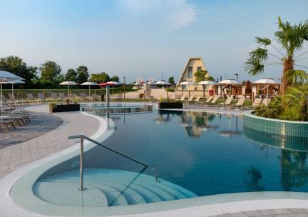 Bungalow of boothuis op een vakantiepark aan de Adriatische Zee in Italië