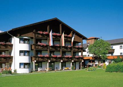 Geniet van de prachtige Alpen in Götzens nabij Innsbruck incl. wellnessfaciliteiten, gastenkaart en 3-gangendiner!