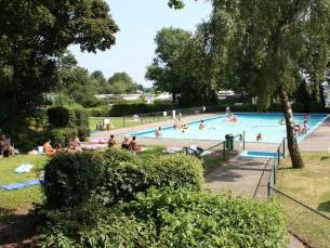 Moderne 4 persoons Lodge op vakantiepark de Rhederlaagse Meren