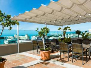 Marbella wacht op je! Verblijf in een charmant hotel met ROOFTOPZWEMBAD incl. vlucht, transfer & o.b.v. halfpension