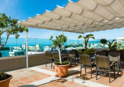 Marbella wacht op je! Verblijf in een charmant hotel met ROOFTOPZWEMBAD incl. vlucht, transfer & o.b.v. halfpension