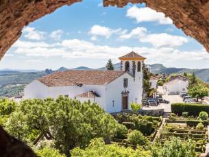 Fly & Drive langs de mooiste Pousadas van Portugal incl. vlucht, huurauto en ontbijt!