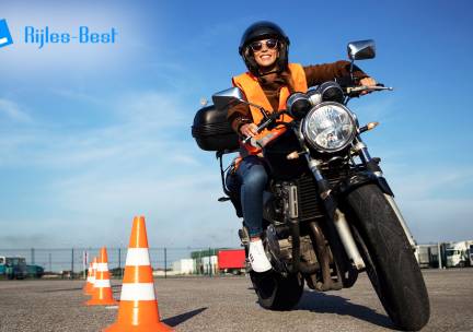 5 of 10 motorrijlessen of proefles motorrijden