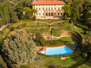 Ga terug in de tijd tijdens een verblijf in een historische 4*-villa nabij Florence incl. ontbijt