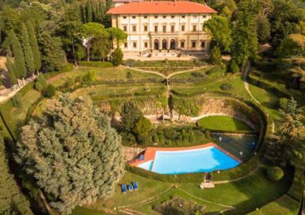 Ga terug in de tijd tijdens een verblijf in een historische 4*-villa nabij Florence incl. ontbijt
