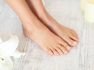 Pedicurebehandeling + voetmassage (45 min)