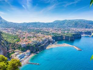 Prachtige fly & drive langs de Amalfikust en strandvakantie inclusief vlucht, huurauto en ontbijt