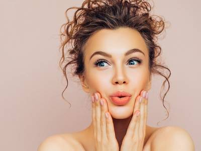 Wimper-, wenkbrauw- of gezichtsbehandeling naar keuze (60 of 90 min)