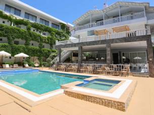 Zonvakantie op het Griekse schiereiland Chalkidiki! Hotel met ZWEMBAD op loopafstand van het strand en centrum incl. vlucht, transfer, ontbijt of o.b.v. halfpension!