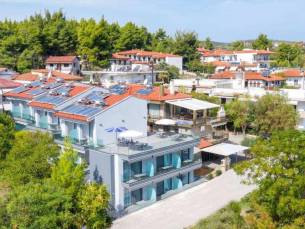 FLASHDEAL! ⚡ Chalkidiki in stijl: Geniet van een modern verblijf in een luxe suite of studio, compleet verzorgd met vlucht, transfer en optioneel ontbijt!