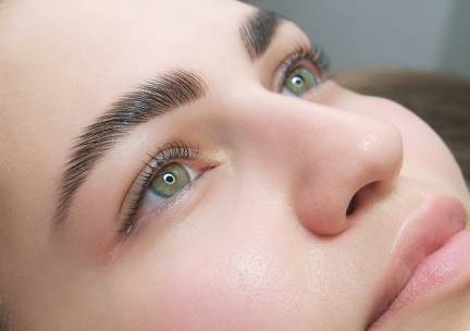 Wimper- of wenkbrauwlift + brow lamination + verf + keratinebehandeling