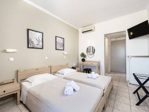 Zephyros Hotel
