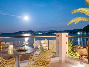 8 Moons Boutique Apartments