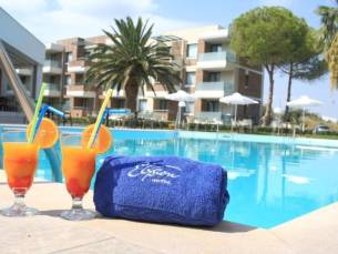 Kom tot rust in een 5*-resort in Lesbos, direct aan het strand en incl. vlucht, transfer en ontbijtbuffet