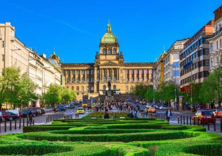 Beleef een betoverende stedentrip in Praag vanuit een MODERN hotel dichtbij alle prachtige HIGHLIGHTS! ✨Incl. vlucht en ontbijt!
