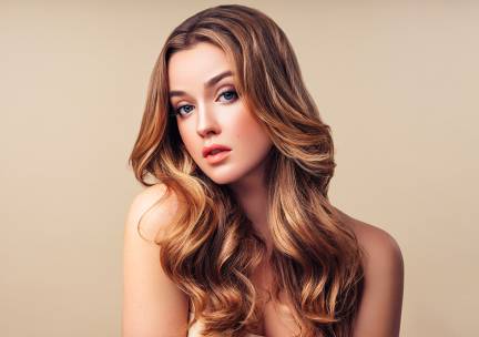 Kappersbehandeling voor dames of dag- of avondmake-up