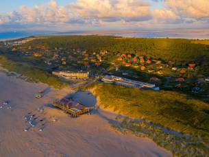Wadden Deal: Luxe hotel aan de kust van het Waddeneiland Vlieland incl. ontbijt + bagagevervoer