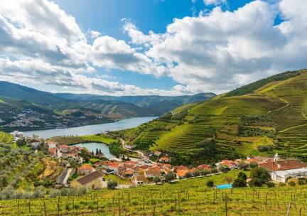 Fly-drive Wine & Dine in solares