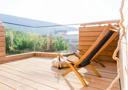 Cooking and Nature Emotional Hotel