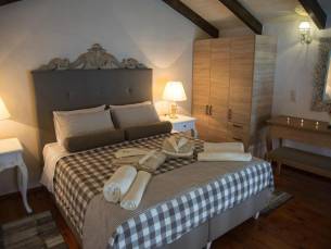 Porto Enetiko Suites